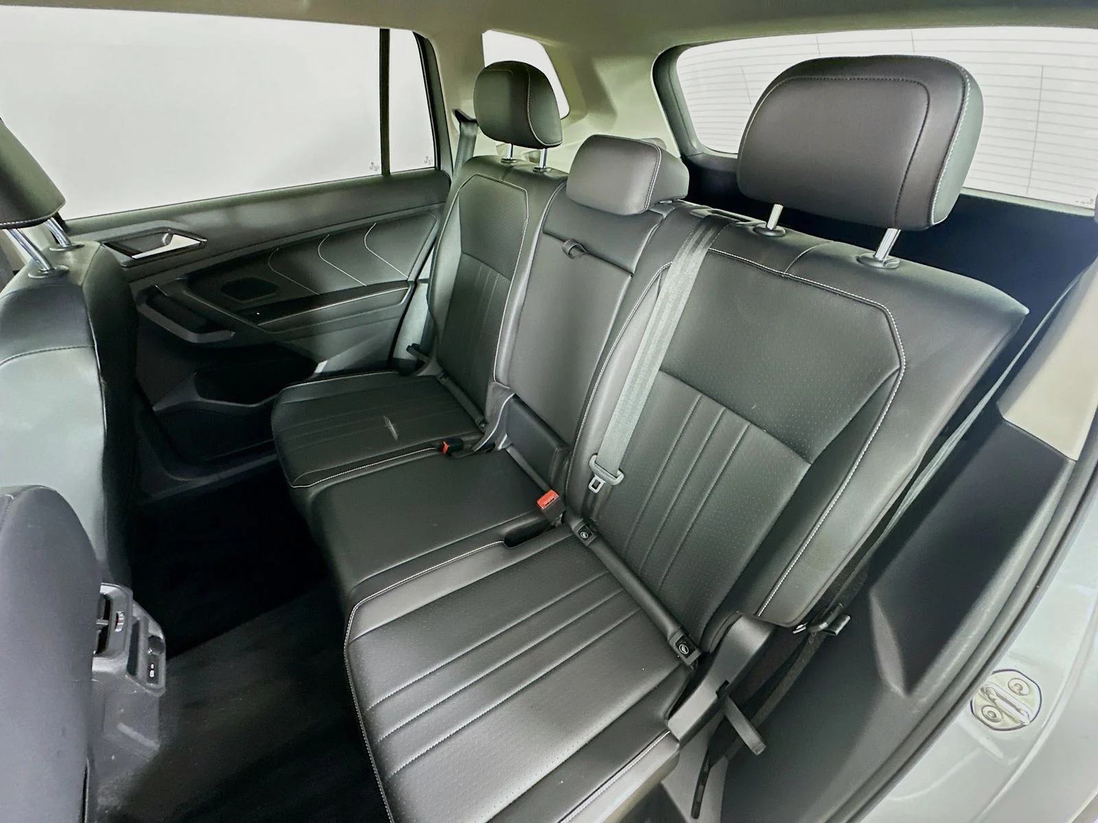 Used 2022 Silver Volkswagen  image 34