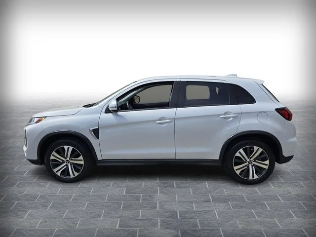 Used 2025 White Mitsubishi  image 4