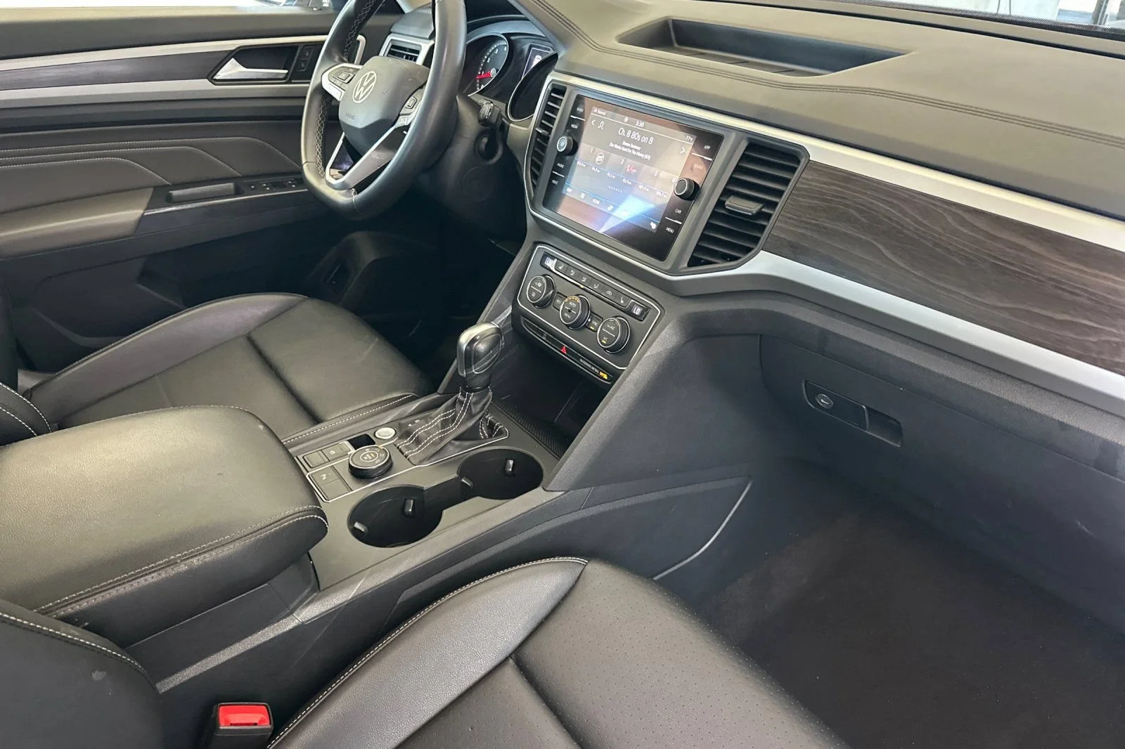 Used 2021 Gray Volkswagen 3.6L V6 SE w/Technology image 17