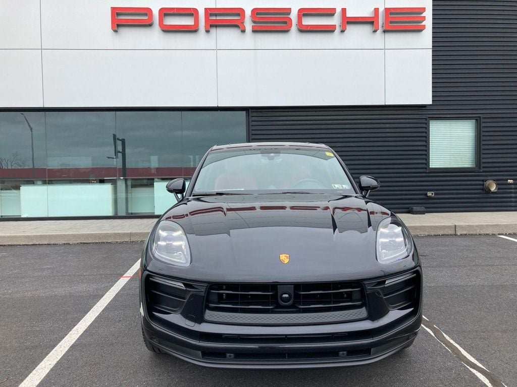 2025 Porsche Macan - Photo 10