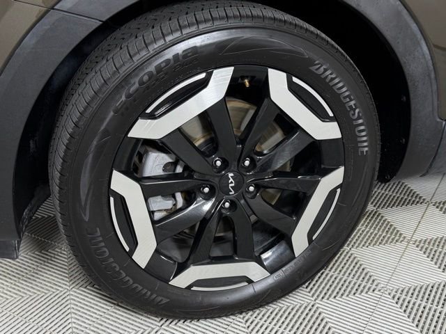 Used 2023 Moss Kia EX image 5