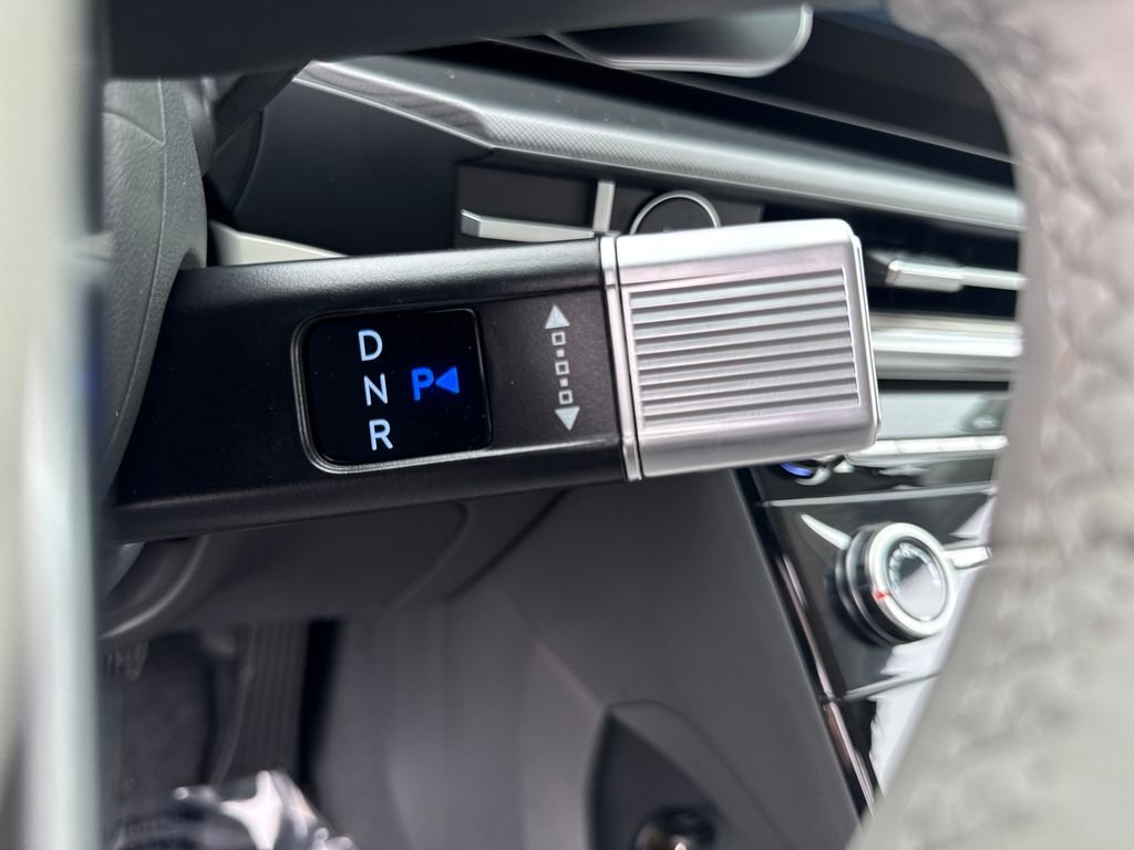 New 2027 Silver Hyundai SE image 24
