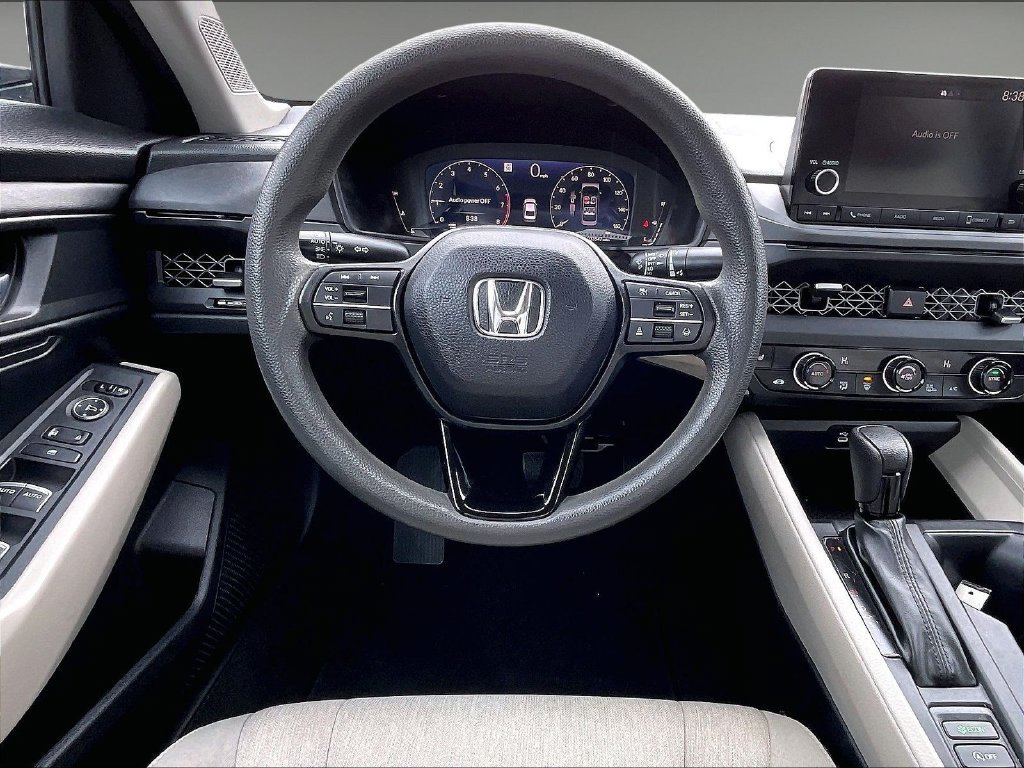 Used 2023 White Honda EX image 17