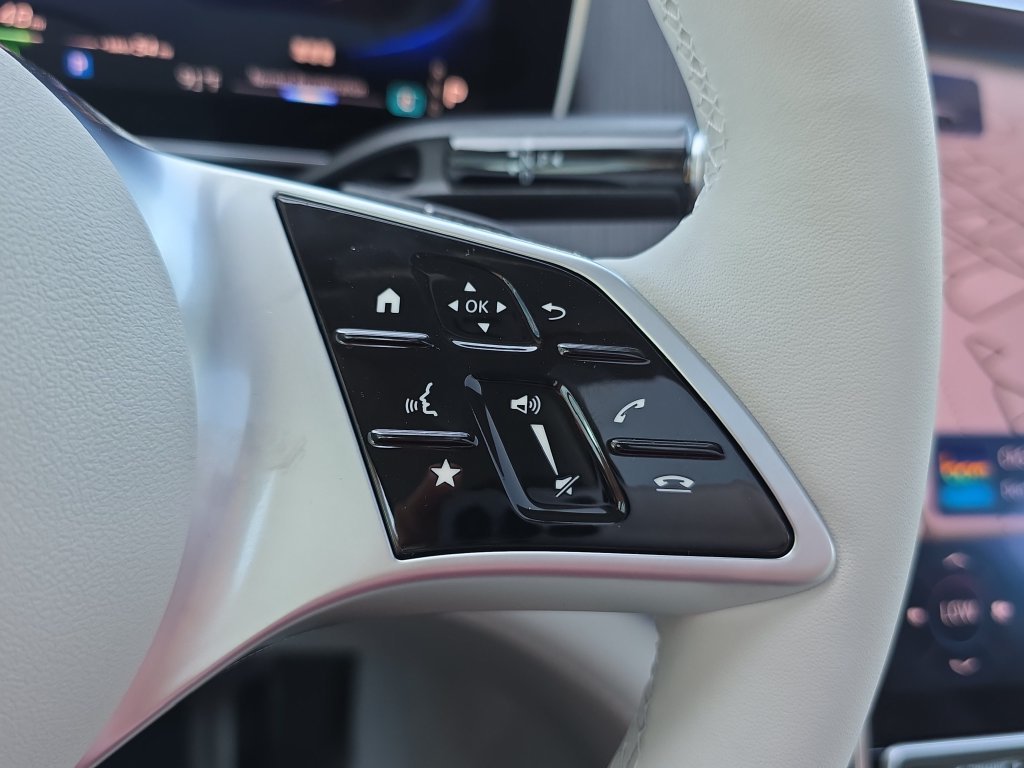 New 2027 Polar White Mercedes-Benz 320+ SUV image 22