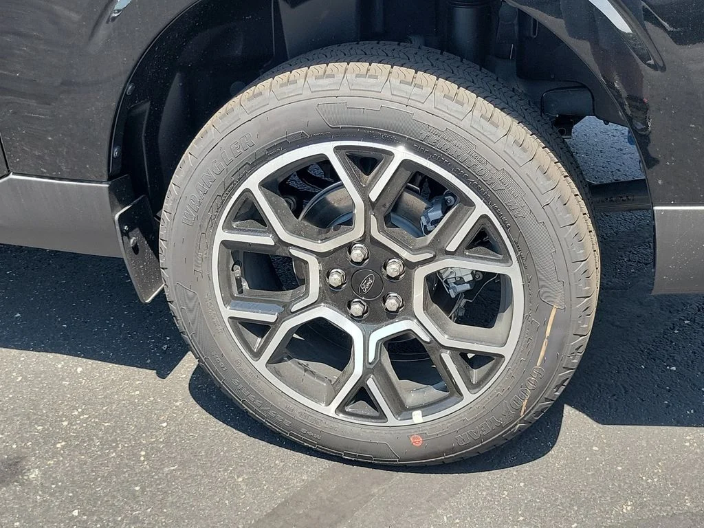 New 2026 Shadow Black Ford Lariat® image 32