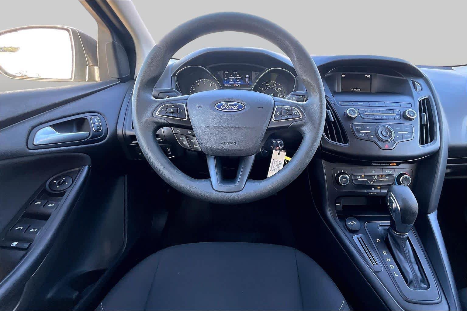 Used 2018 Magnetic Metallic Ford SE image 6