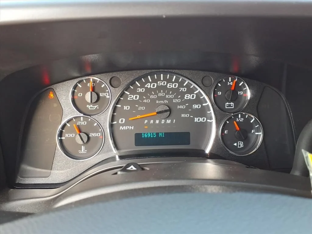 Used 2025 Summit White Chevrolet WT image 24