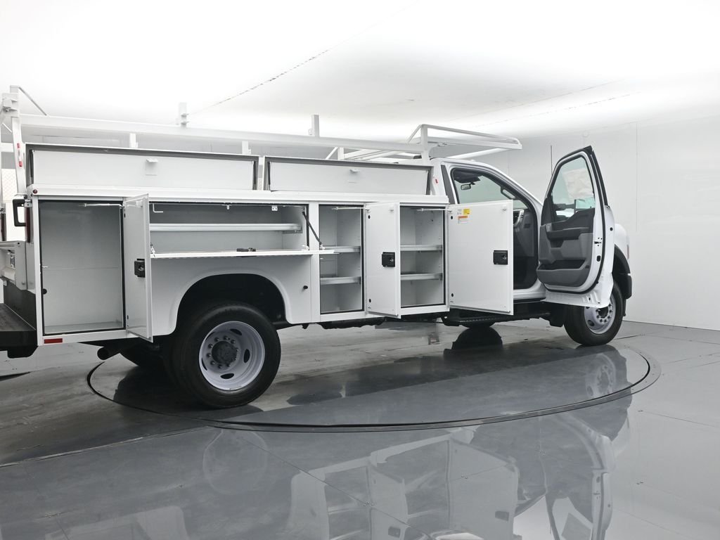 New 2025 Oxford White Ford XL image 5