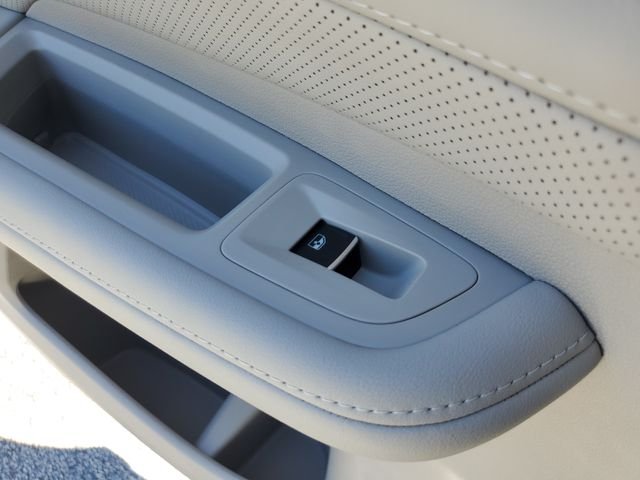 New 2026 White Volkswagen SE image 14