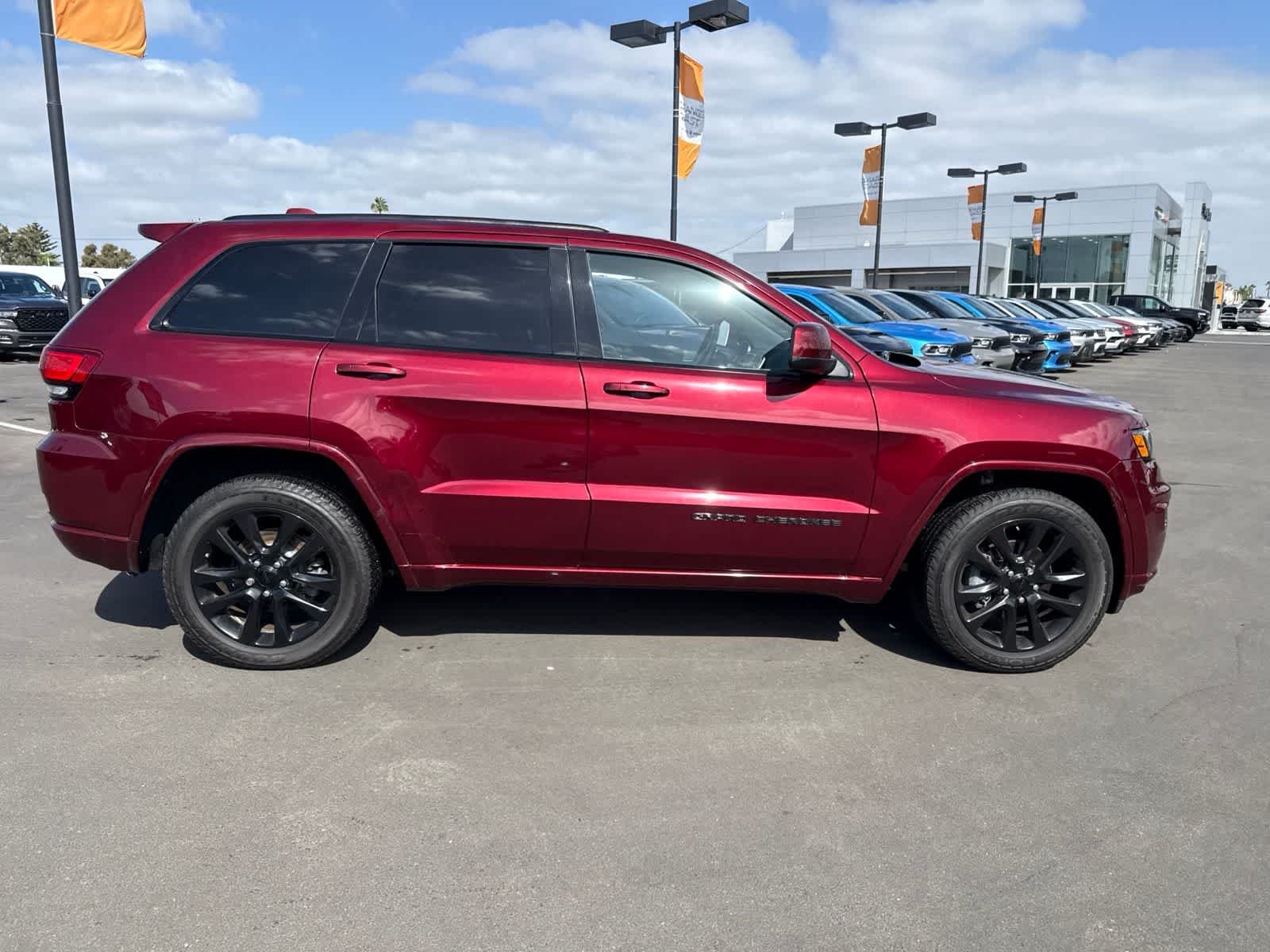 Used 2017 Velvet Red Pearlcoat Jeep Altitude image 12