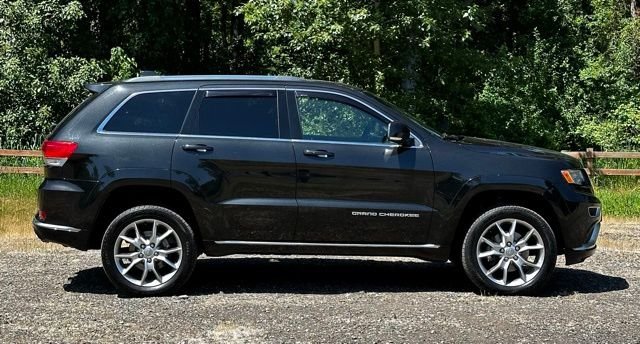 Used 2016 Brilliant Black Crystal Pearlcoat Jeep Summit image 10