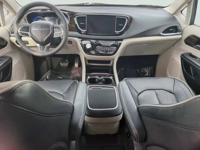 Used 2023 Black Chrysler Limited image 12