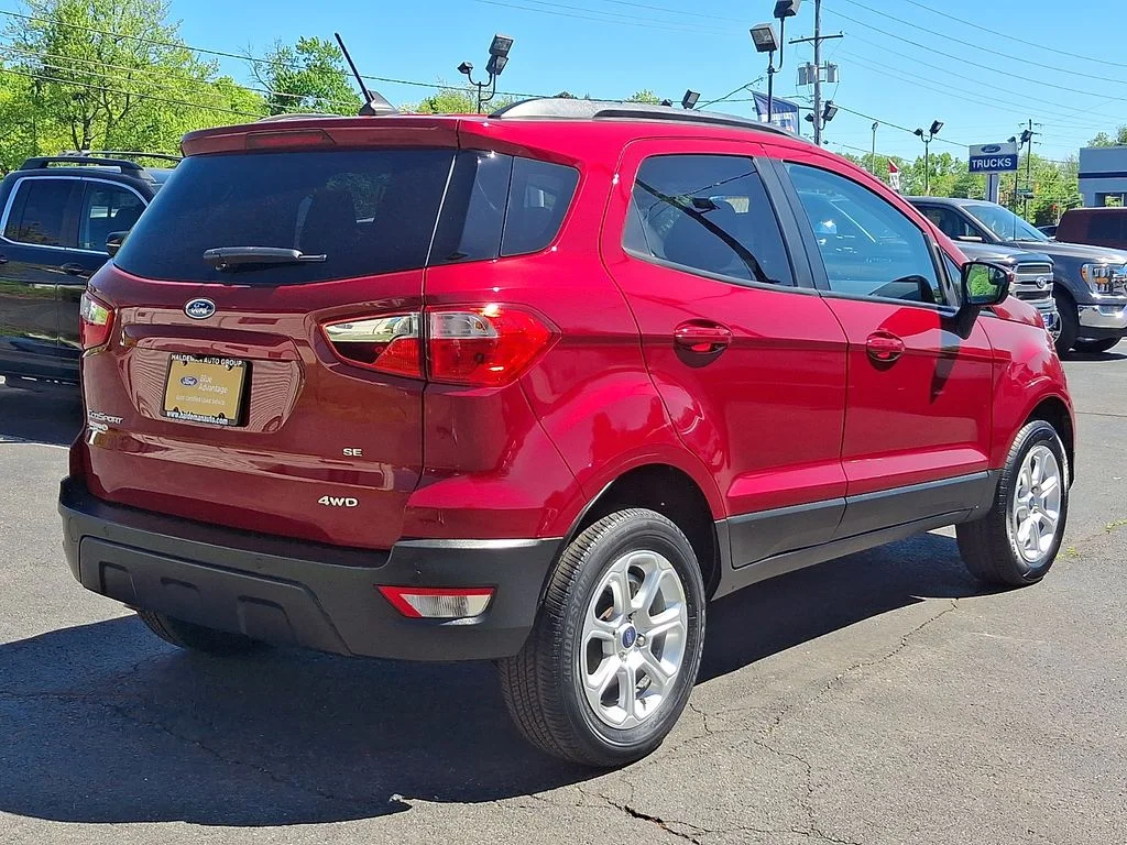 Used 2022 Red Ford SE image 7