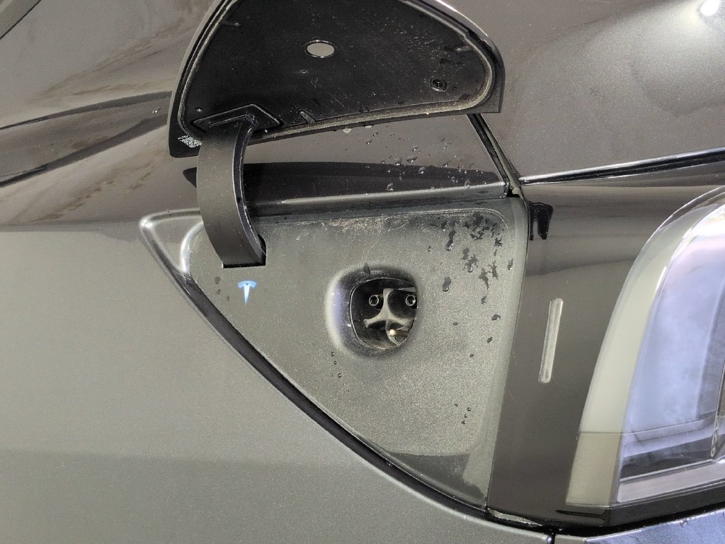 2026 Tesla Model Y Premium - Photo 18