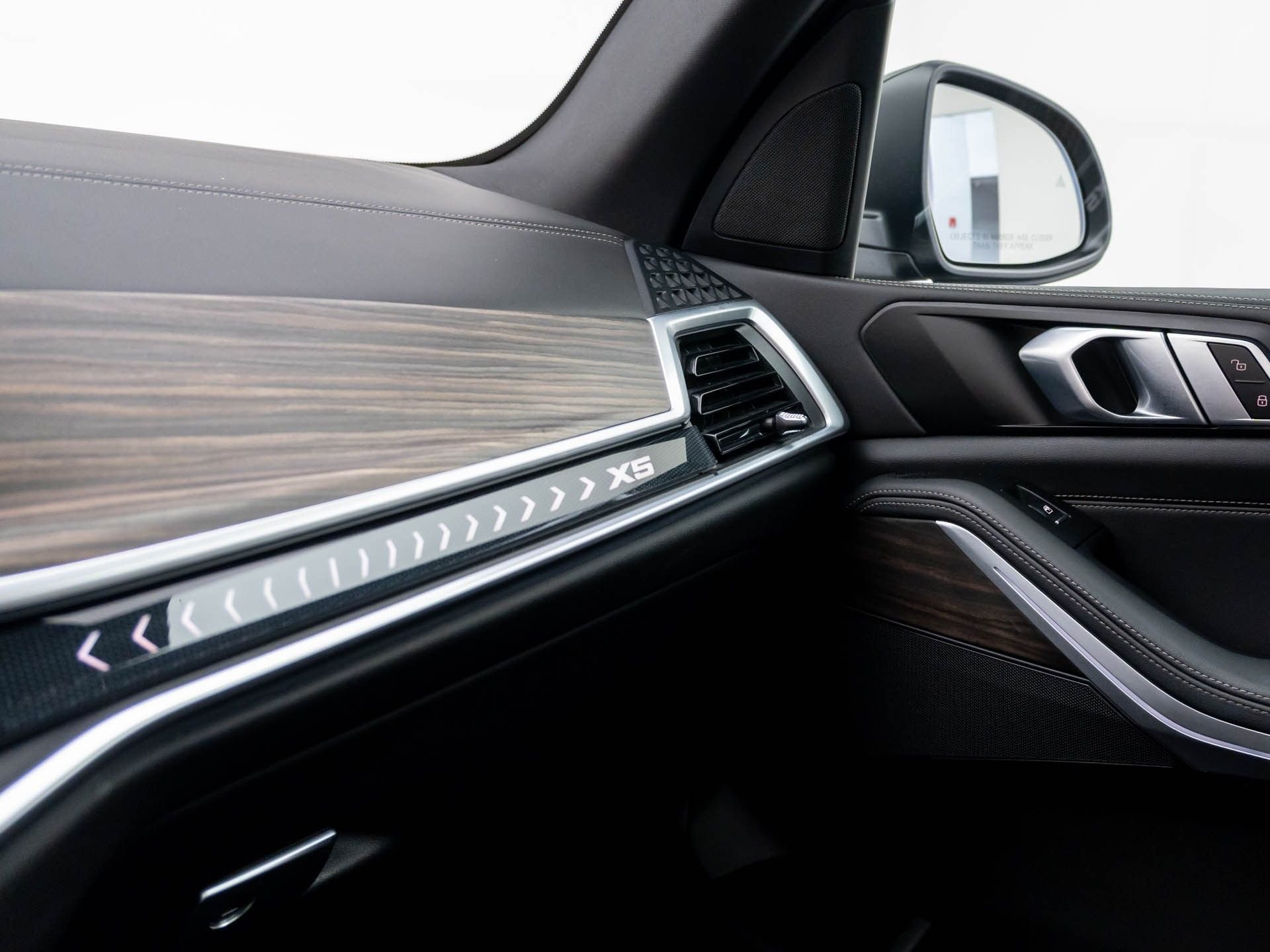 Used 2024 Black Sapphire Metallic BMW xDrive40i image 29