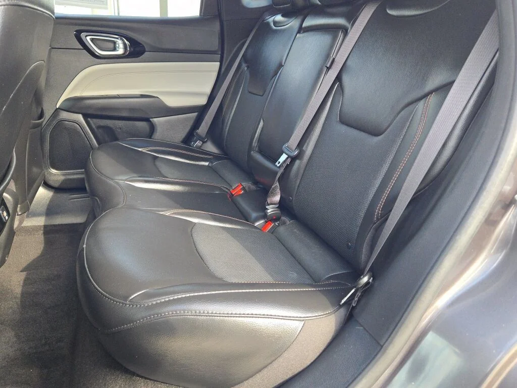 Used 2023 Crystal Metallic Jeep Limited image 15