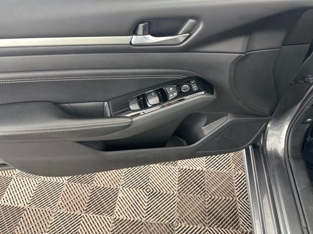 Used 2021 Gray Nissan 2.5 SV image 18