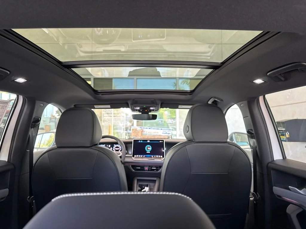 New 2026 White/off-white Volkswagen 2.0T SE R-Line Black image 18