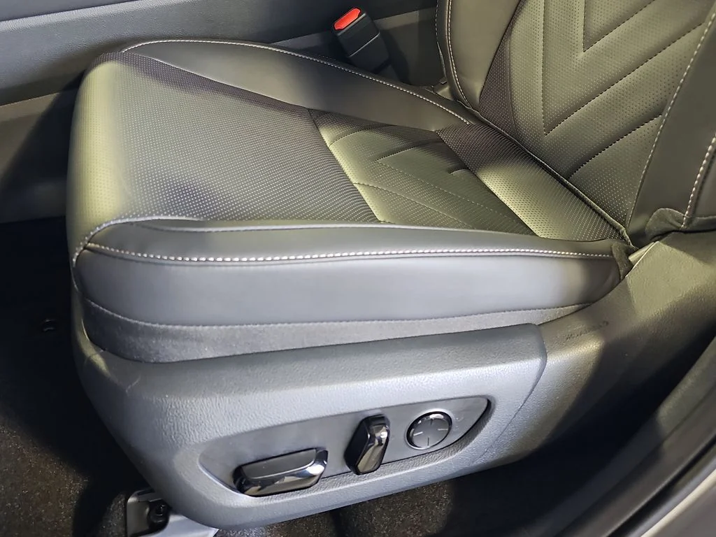 New 2026 Atomic Silver Lexus 450h+ Luxury image 27