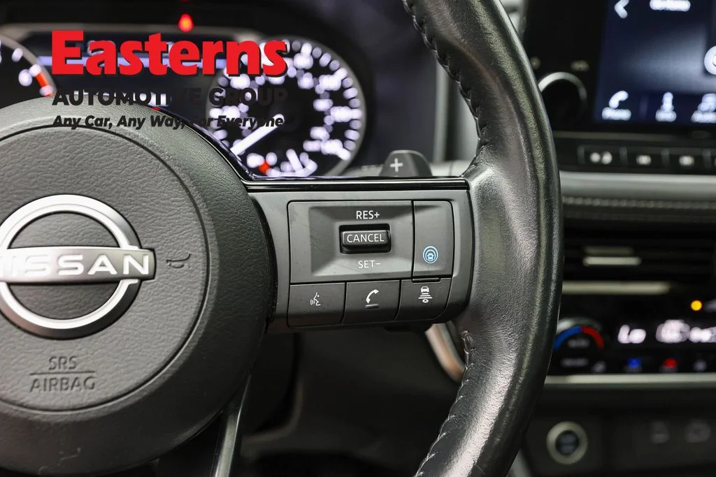 Used 2023 White Nissan SL image 16