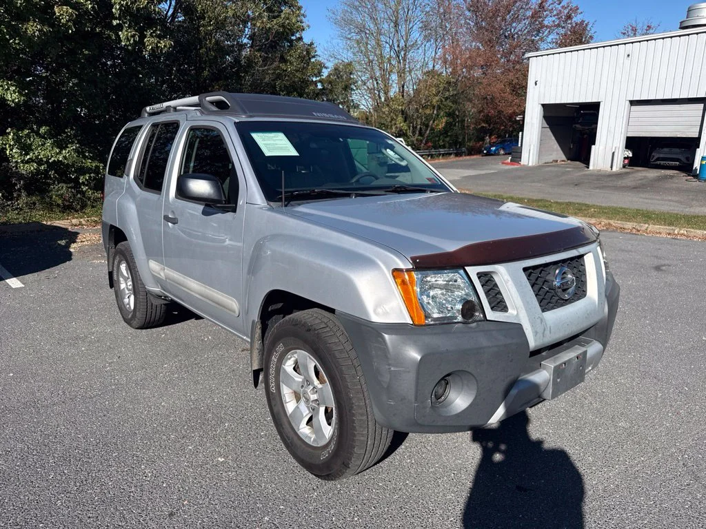 Used 2011 Silver Nissan S image 1