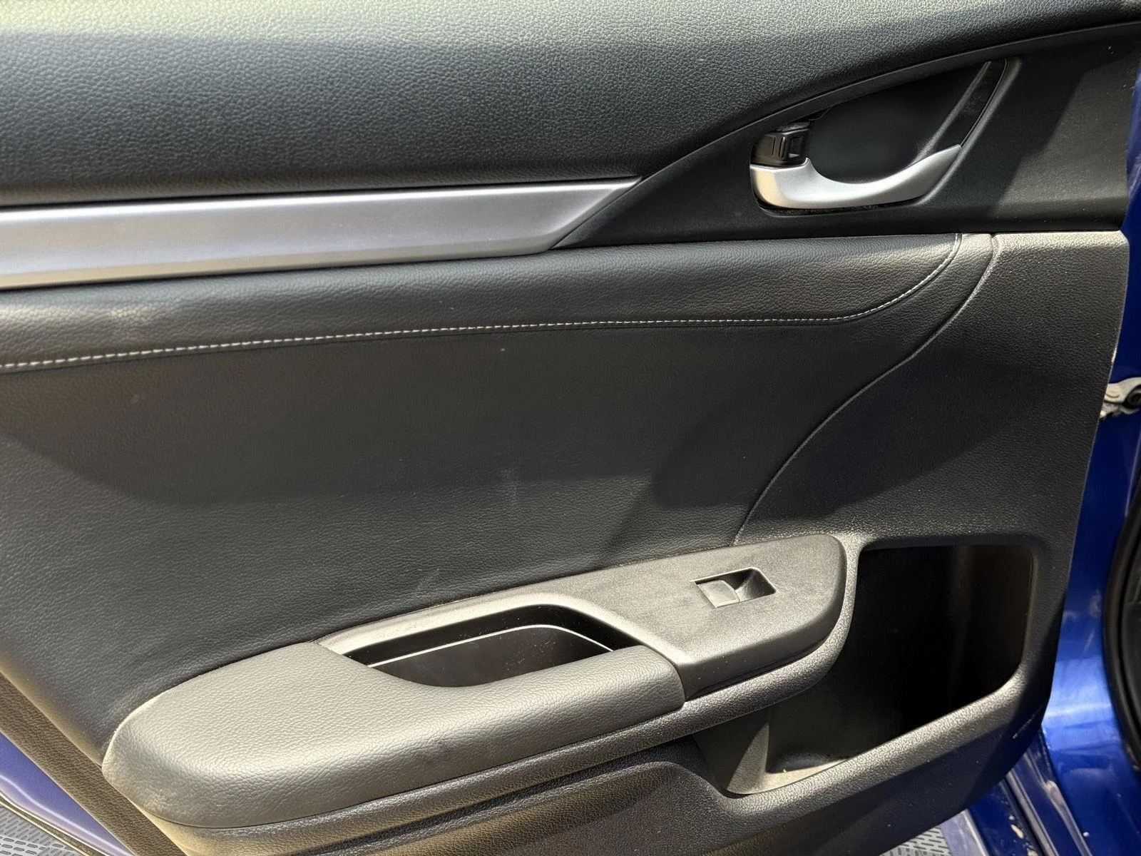 Used 2018 Aegean Blue Metallic Honda EX-L image 23