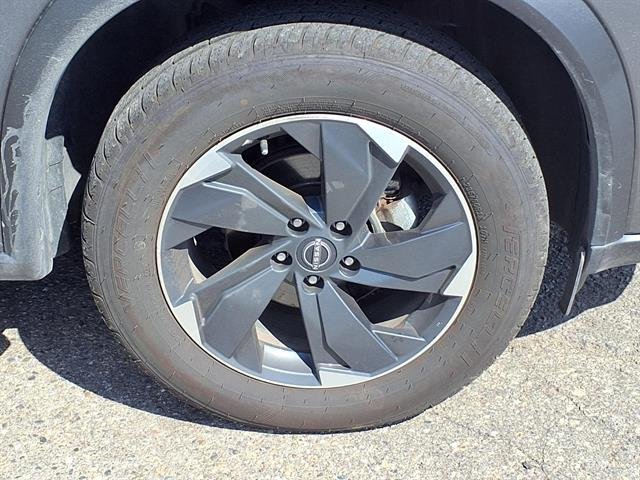 Certified Used 2025 Gun Metallic Nissan SV image 9