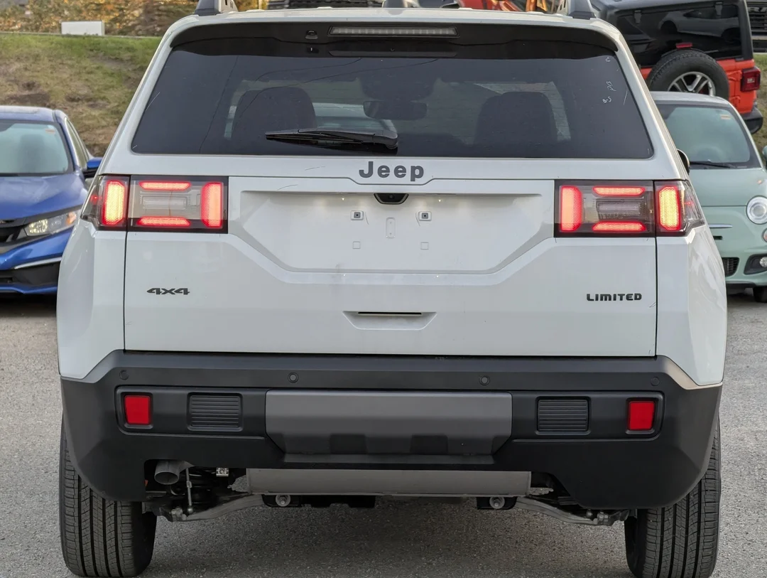 New 2026 White Jeep Limited - - 4x4 - Hybrid - Panoramic Sunroof - Leather Seats - Heated Seats & More! image 7
