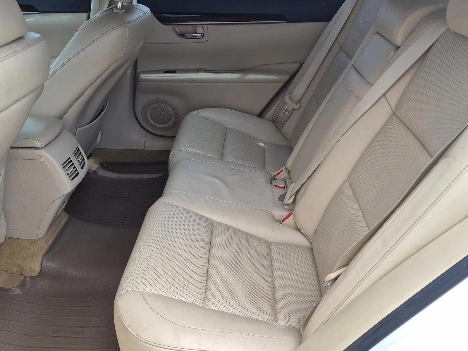 Used 2013 Starfire Pearl Lexus 4dr Sdn image 16