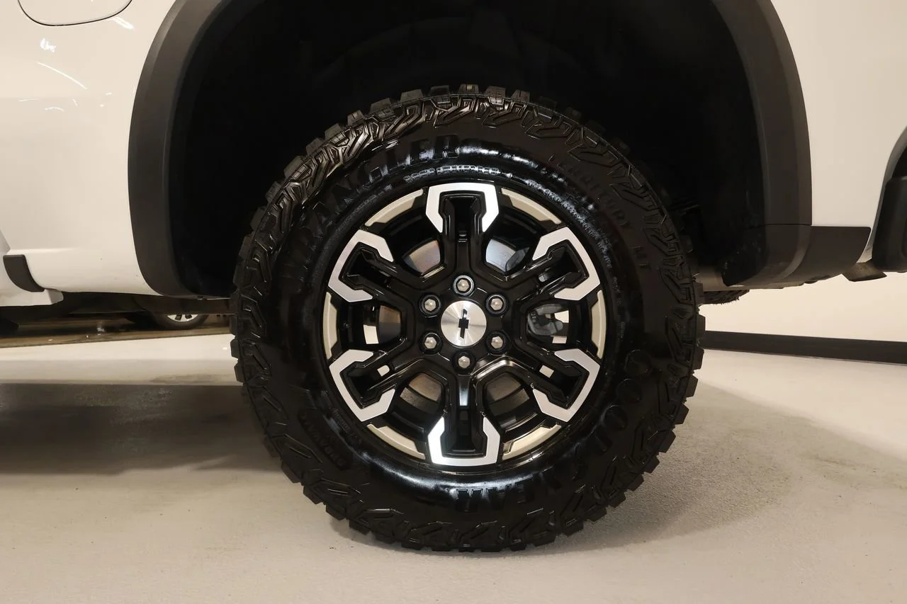 2024 Chevrolet Silverado 1500 ZR2 - Photo 36