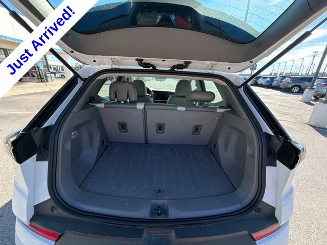 Used 2023 White Chevrolet Premier image 35