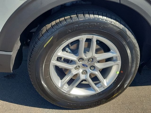 New 2027 Avalanche Gray Ford Active image 24