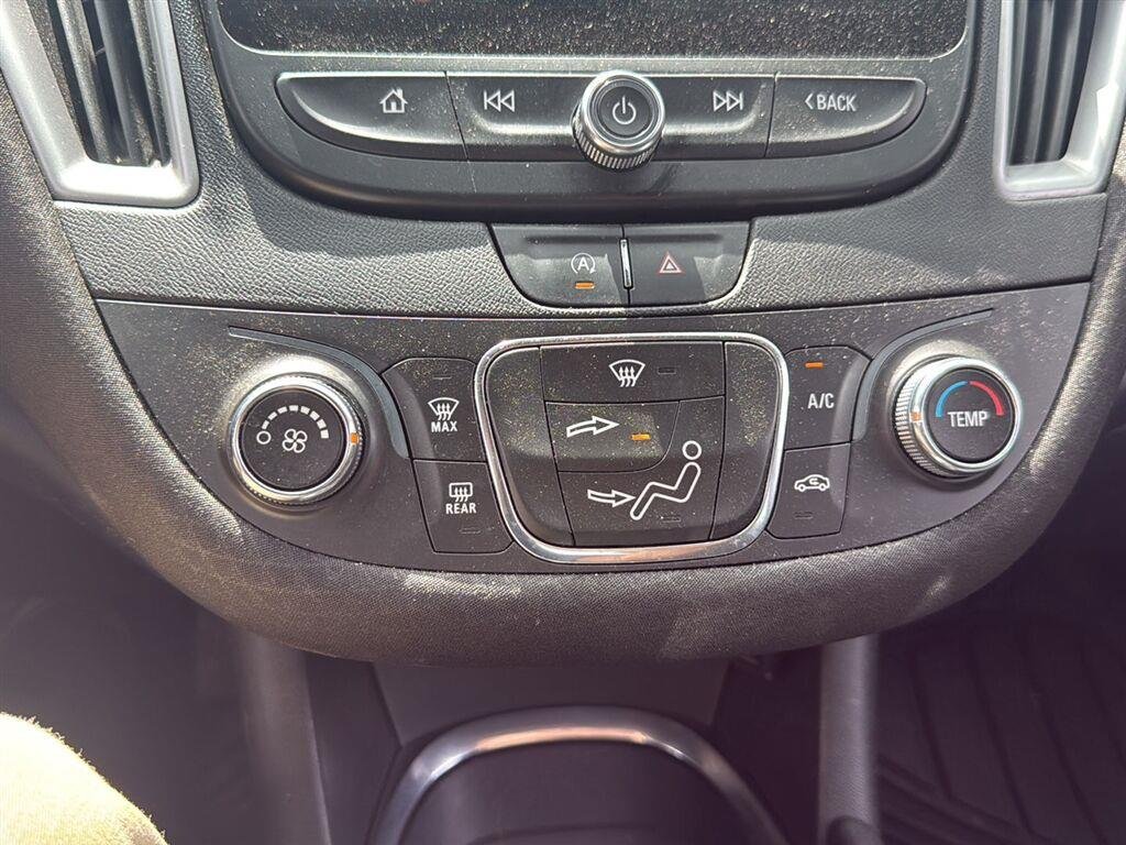 Used 2021 Summit White Chevrolet RS image 5