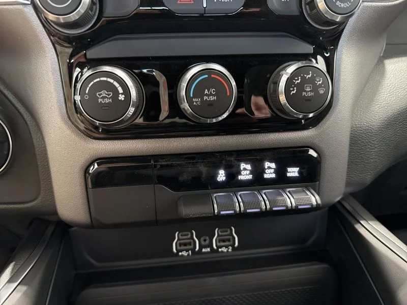 New 2026 Diamond Black Crystal Pearl-Coat Exterior Paint RAM Express image 29