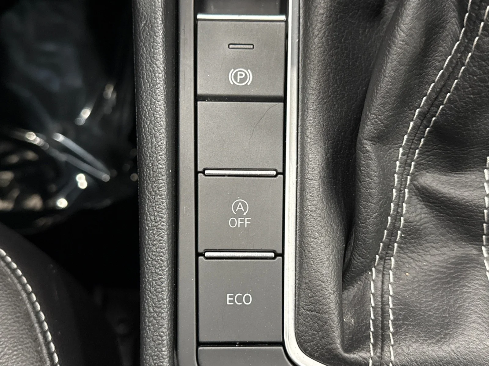 Used 2024 Platinum Gray Metallic Volkswagen SE image 24