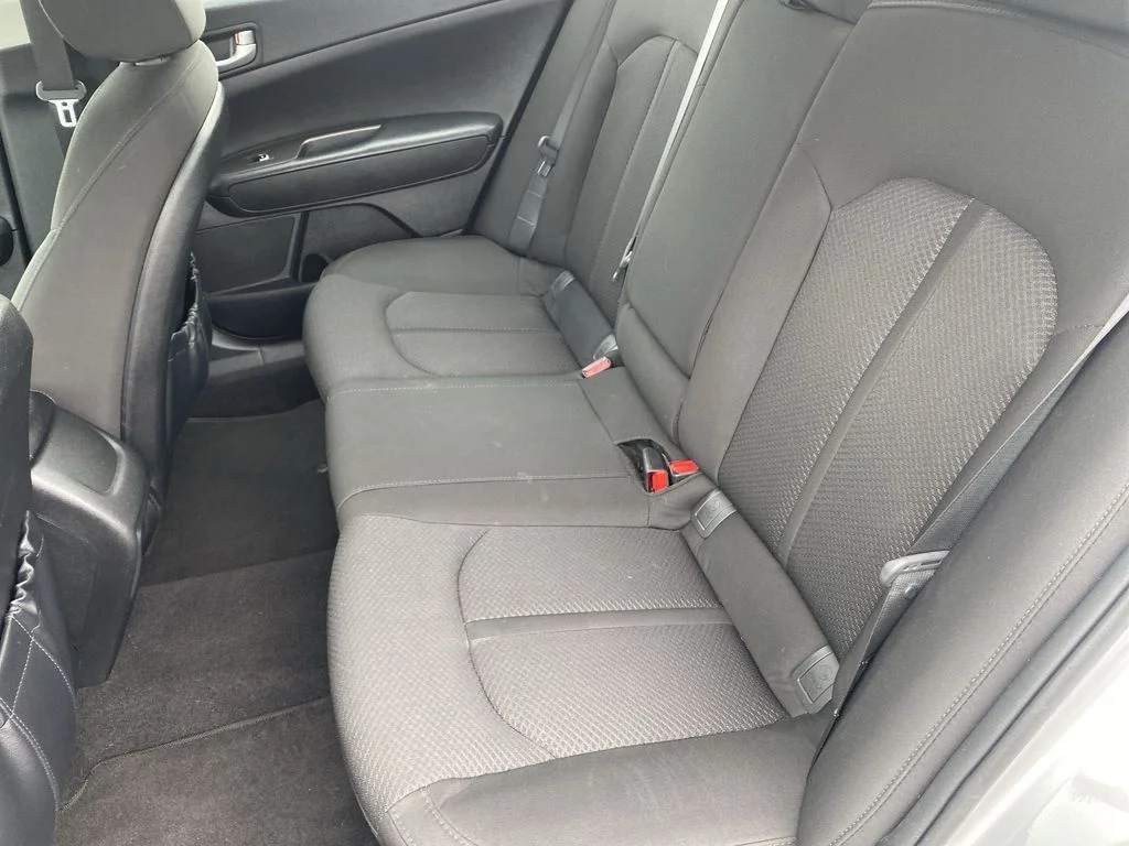 Used 2017 Sparkling Silver Kia LX image 26