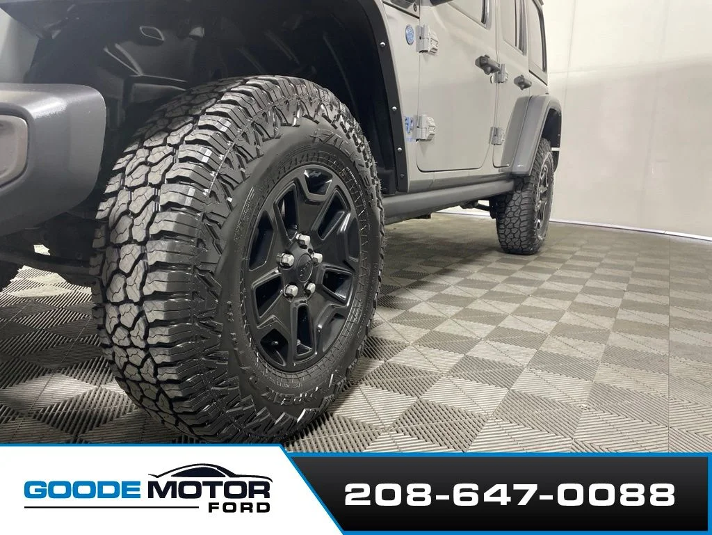 Used 2023 Gray Jeep Rubicon 4xe image 19
