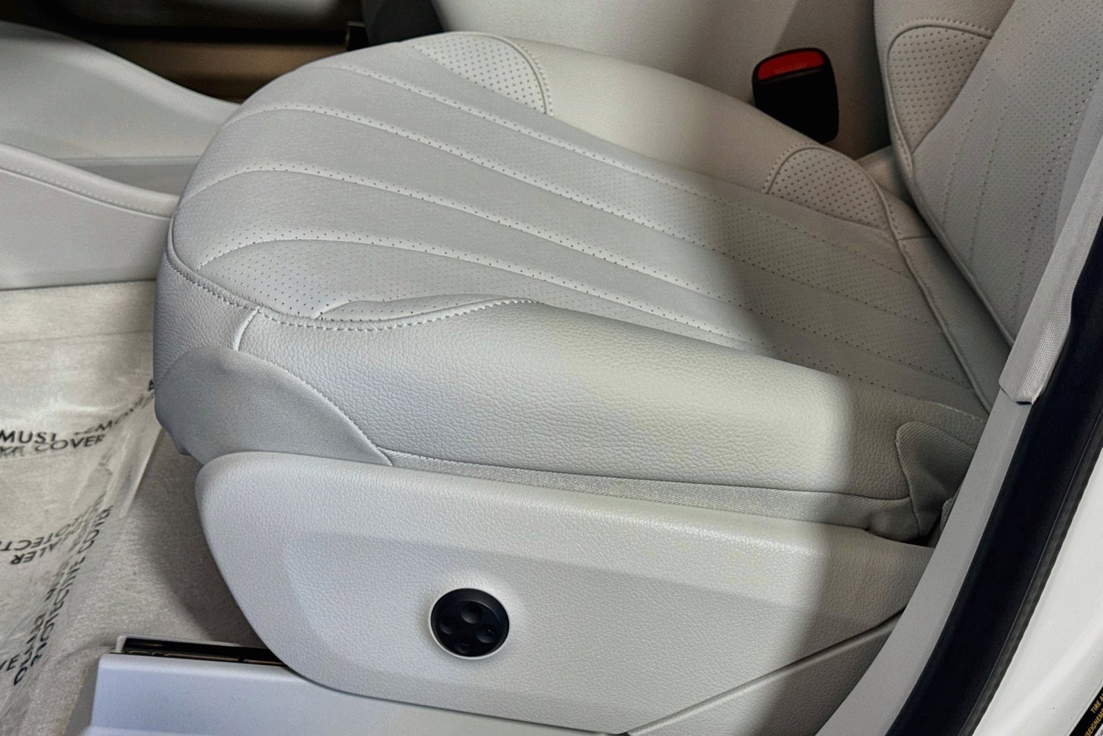 New 2026 Polar White Mercedes-Benz EQE 320+ image 17