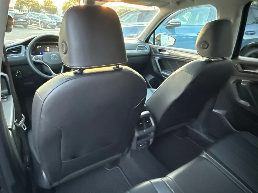 Used 2024 Deep Black Volkswagen 2.0T SE image 23