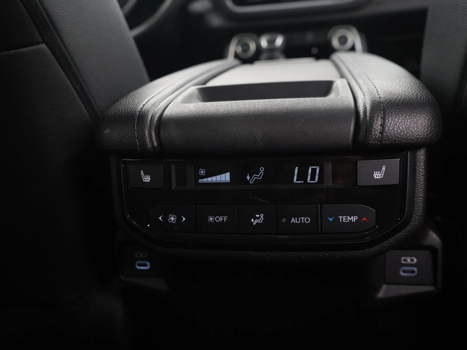 Used 2025  Toyota XLE image 14