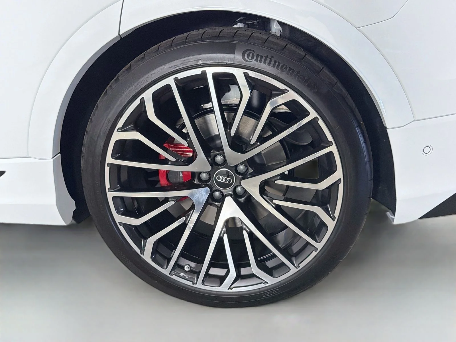 New 2026 White Audi 4.0T Premium Plus image 33