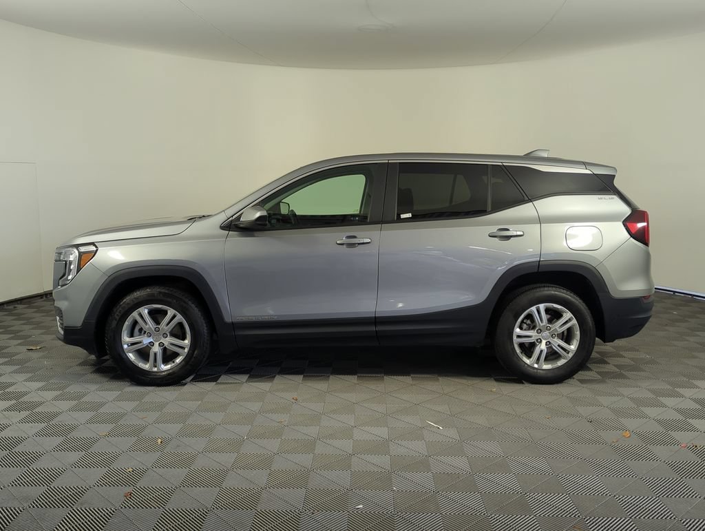 Used 2024 Sterling Metallic GMC SLE image 3