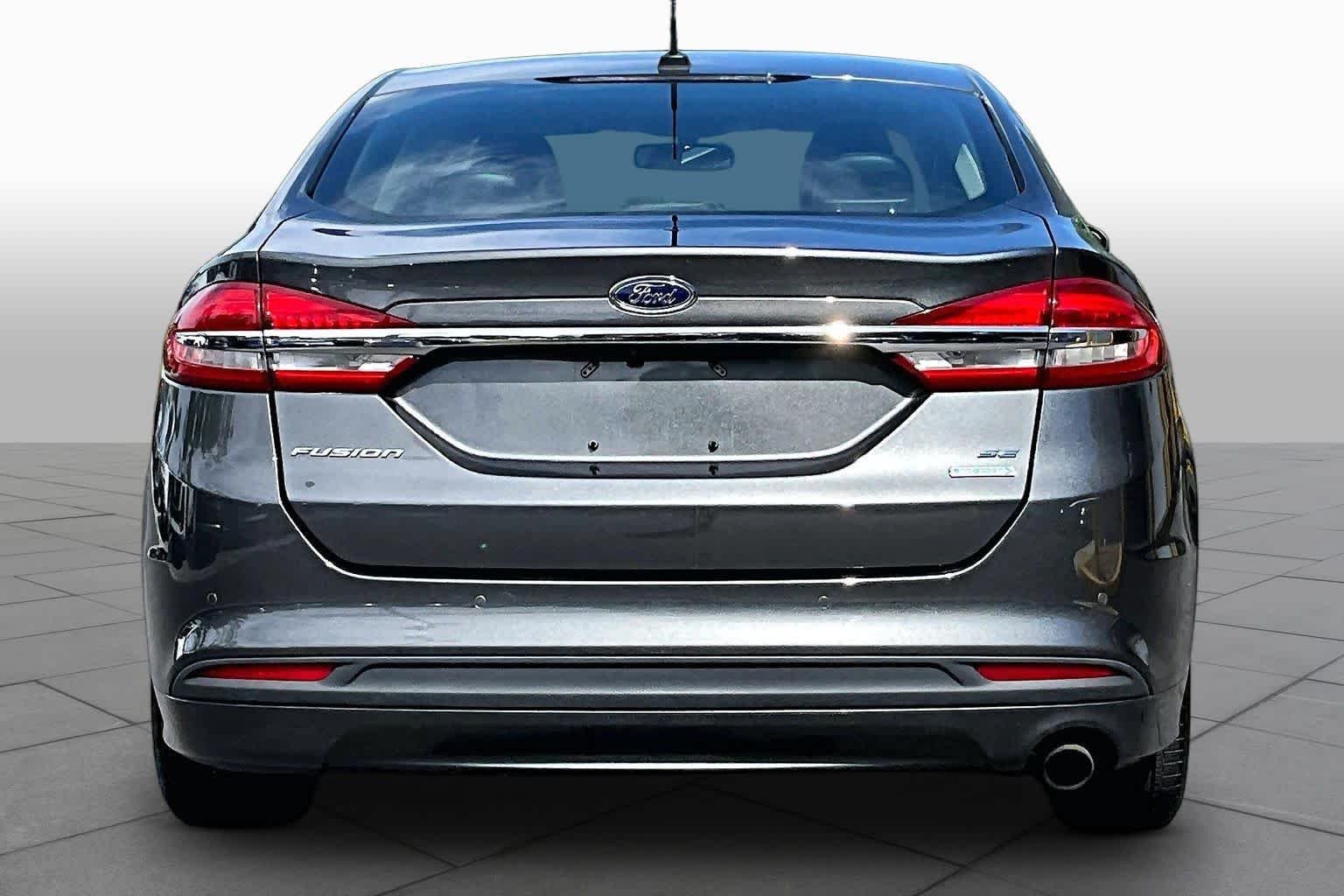 Used 2018 Magnetic Ford SE image 5