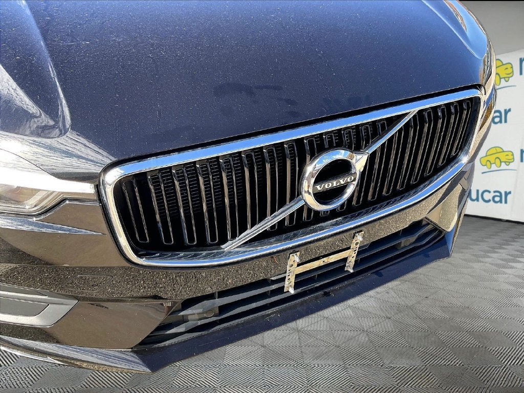 Used 2021 Black Volvo T5 Momentum image 5