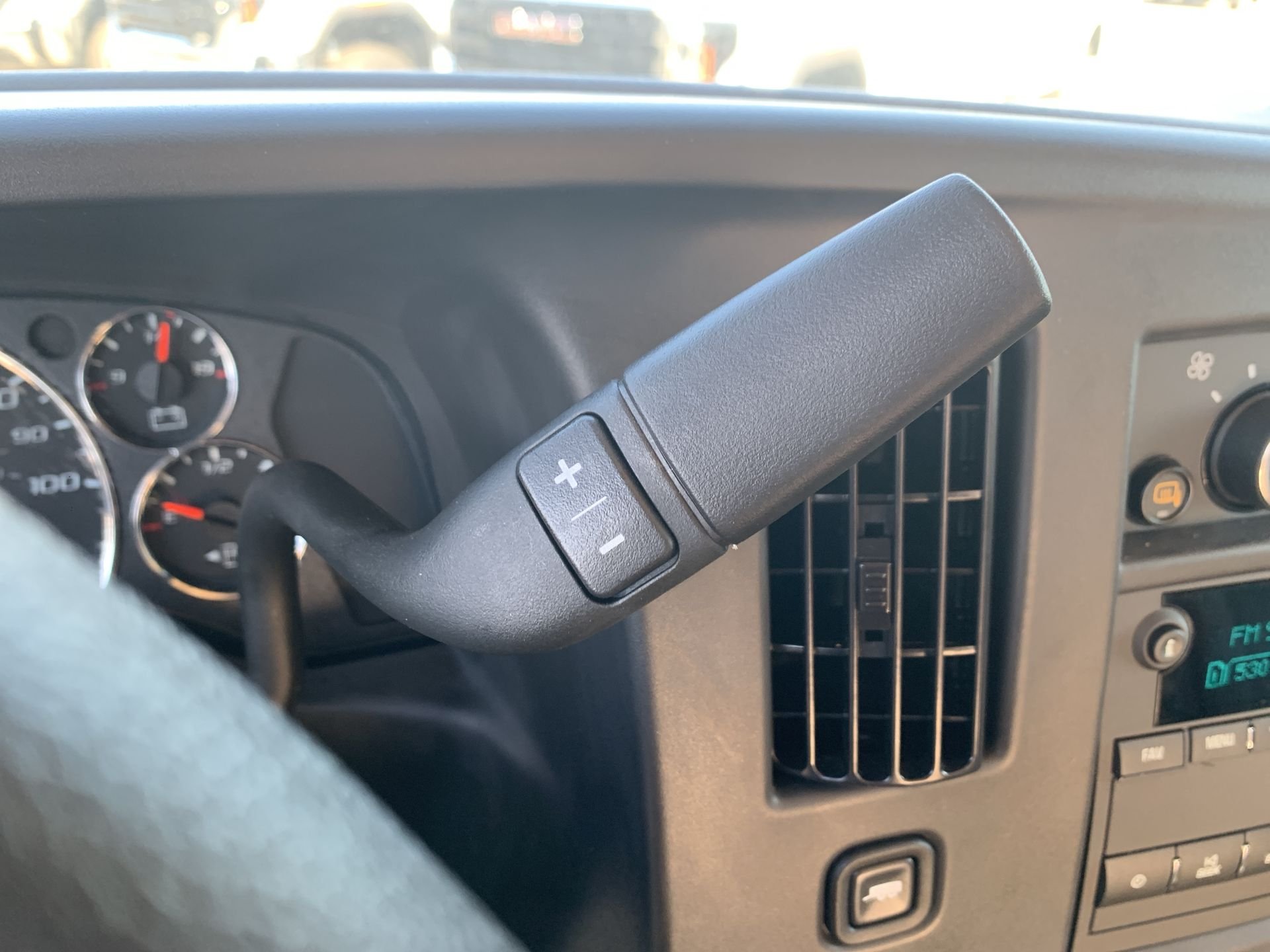 New 2025 Summit White GMC 1WT image 34