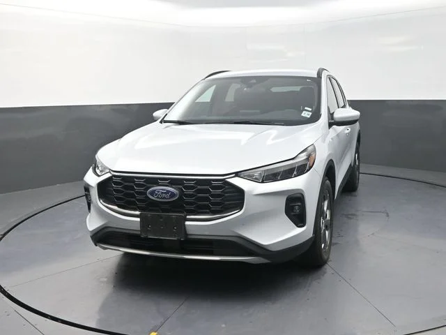 Used 2025 Silver Ford ST-Line Select image 2
