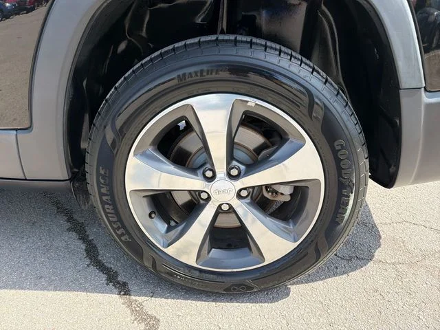 Used 2019 Black Jeep Limited image 31