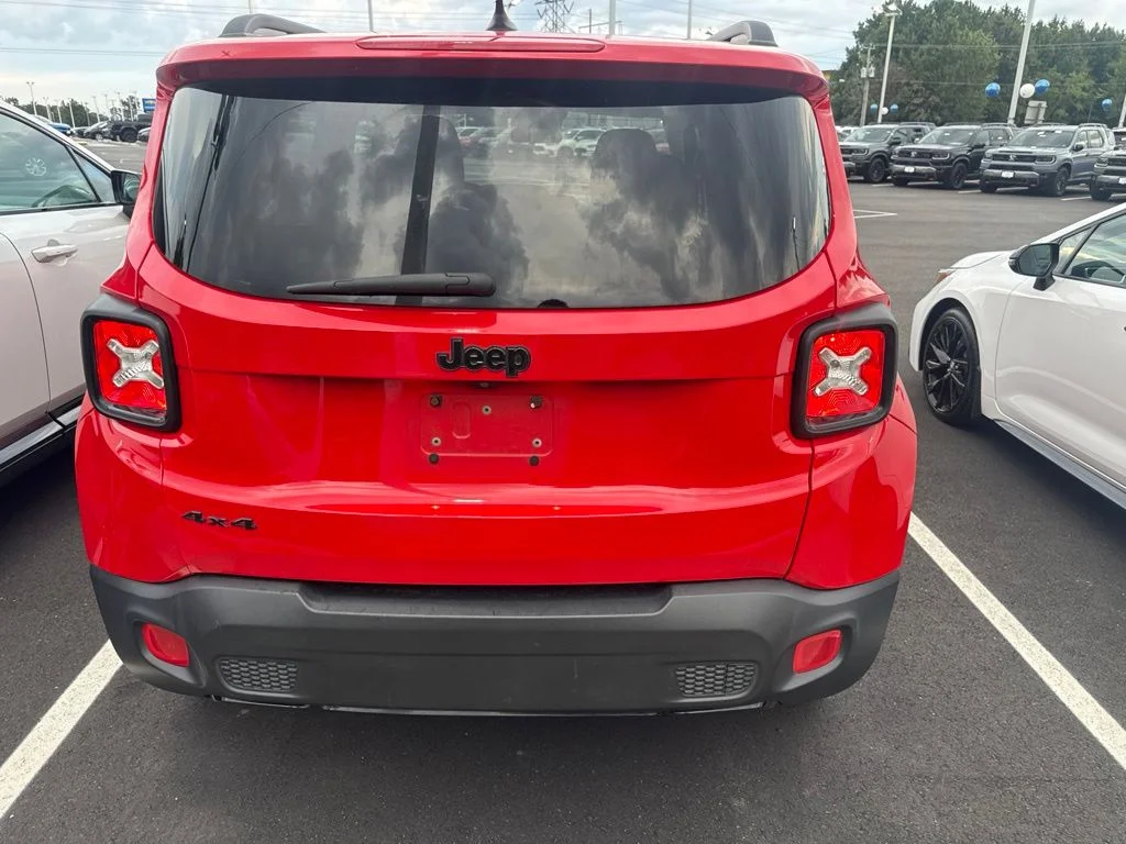 Used 2017 Red Jeep Latitude image 7