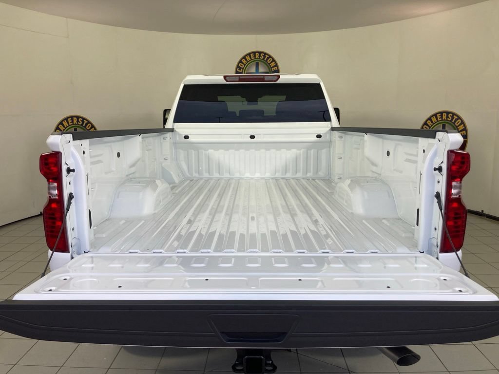 New 2026 Summit White Chevrolet WT image 20