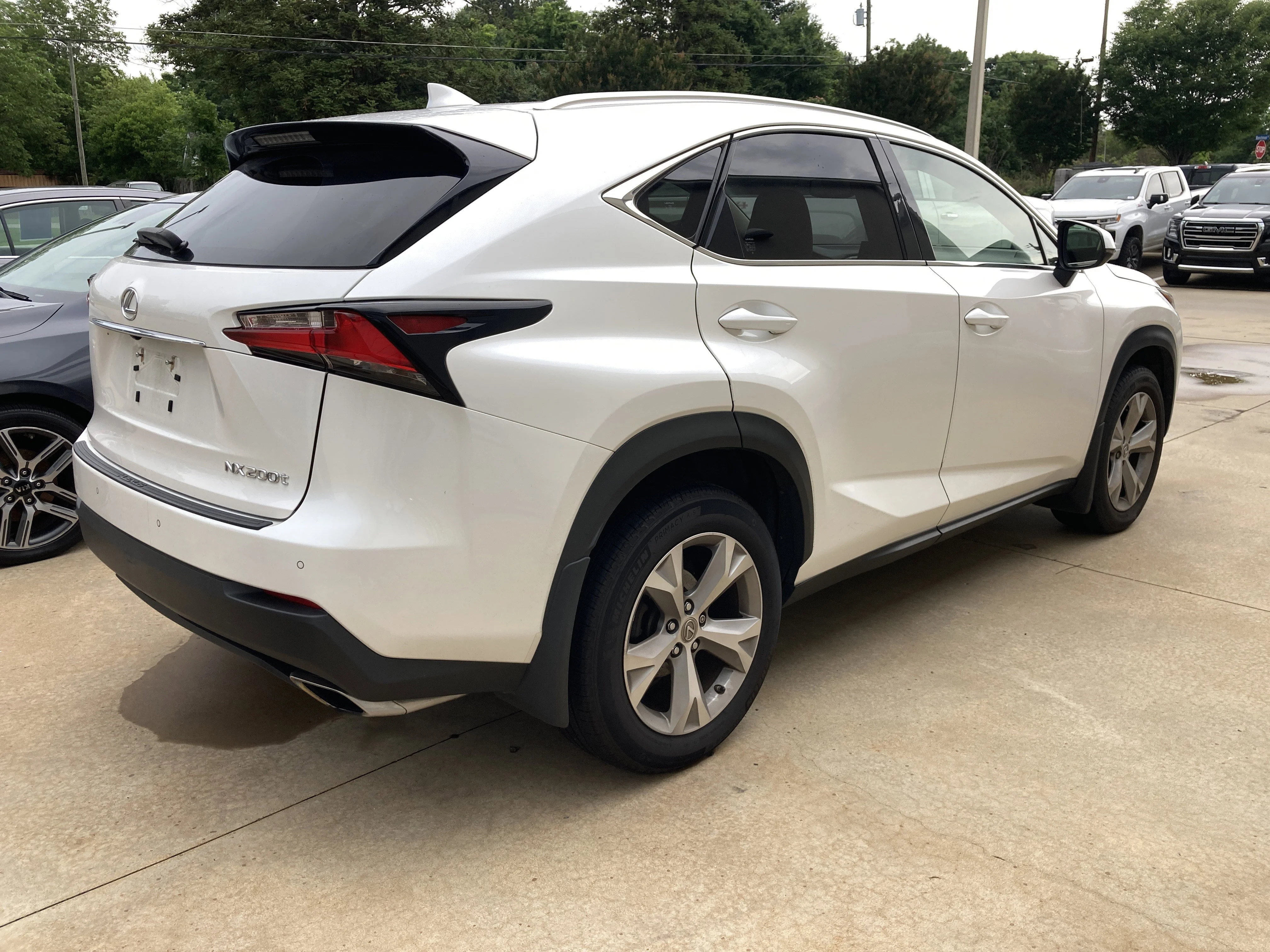 Used 2017  Lexus  image 2